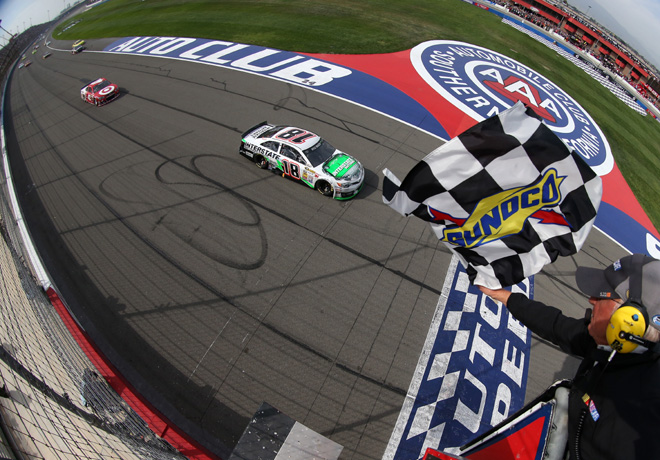 NASCAR - Fontana - Kyle Busch - Toyota Camry