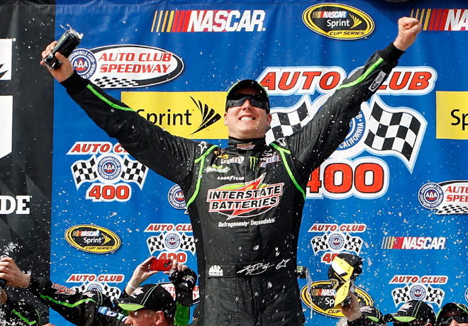 NASCAR - Fontana - Kyle Busch en el Victory Lane