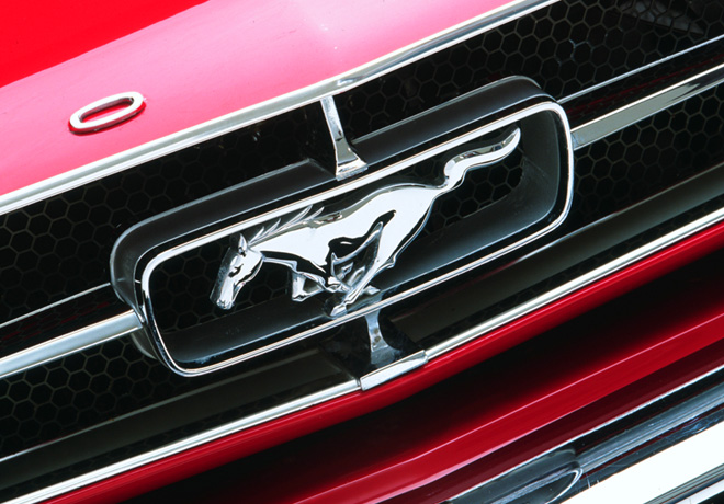 Ford invita a los fans del Mustang a firmar su tarjeta de cumpleaños