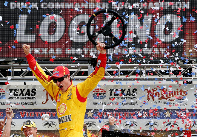 NASCAR - Texas - Joey Logano en el Victory Lane
