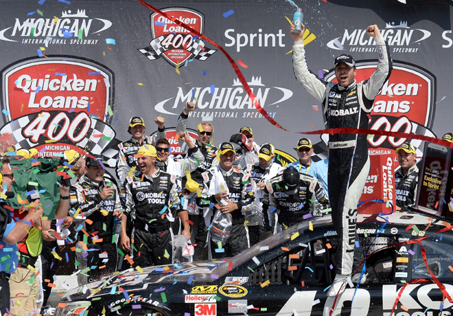 NASCAR - Michigan - Jimmie Johnson en el Victory Lane