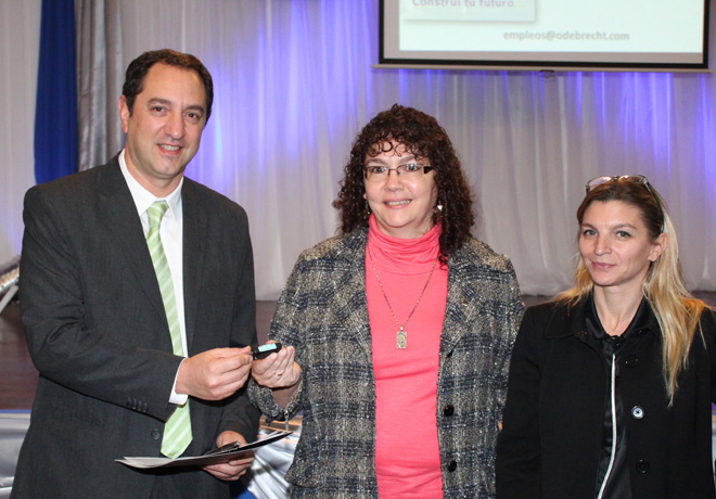 Peugeot dono un 408 a la UTN de Resistencia - Chaco 1