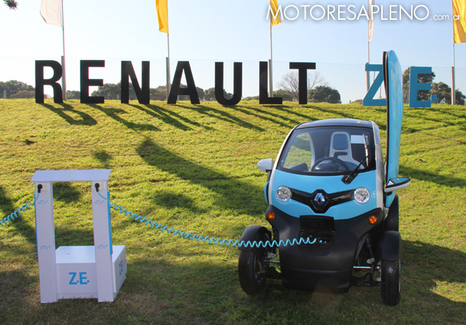  Renault Argentina llevó a cabo por primera vez en el país un test drive de parte de su gama de vehículos eléctricos.