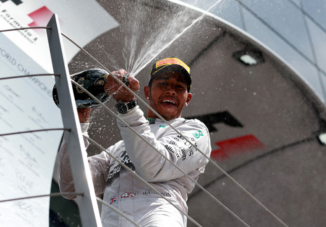 F1 - Gran Bretaña 2014 - Lewis Hamilton en el Podio
