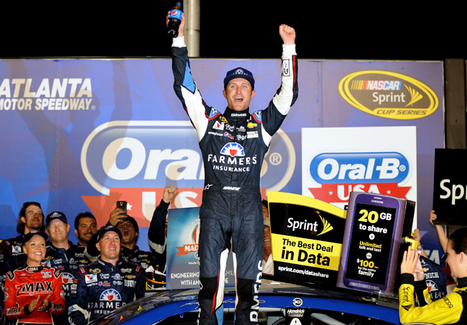NASCAR - Atlanta - Kasey Kahne en el Victory Lane