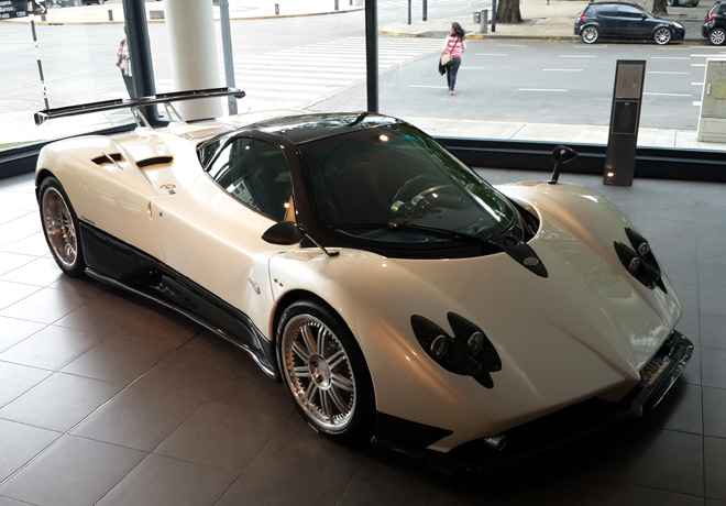 Mercedes-Benz exhibe en su showroom el Pagani Zonda F 1
