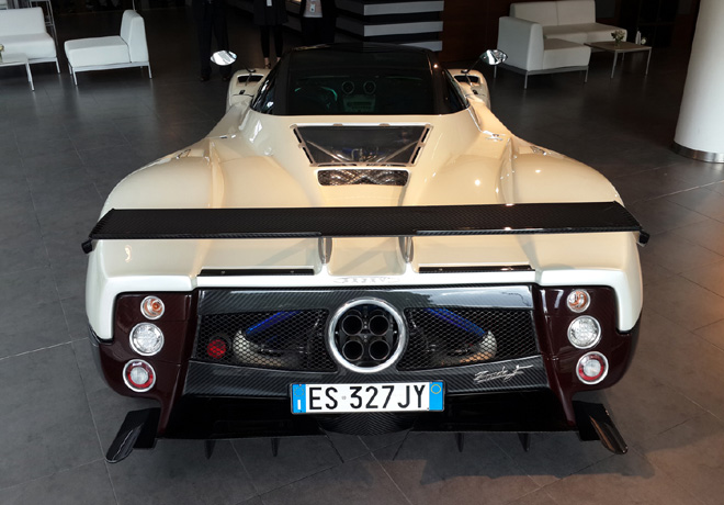 Mercedes-Benz exhibe en su showroom el Pagani Zonda F 2