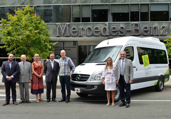 Mercedes-Benz dona un Sprinter a la Sociedad Alemana de Beneficencia 1