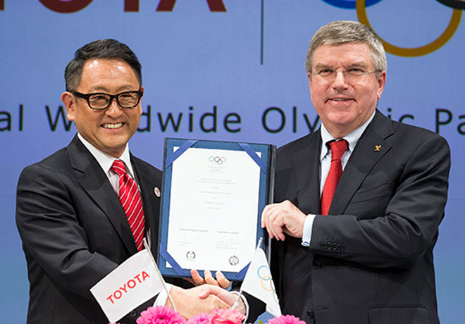 Toyota - Akio Toyoda -TMC- y Thomas Bach -Comite Olimpico Internacional-