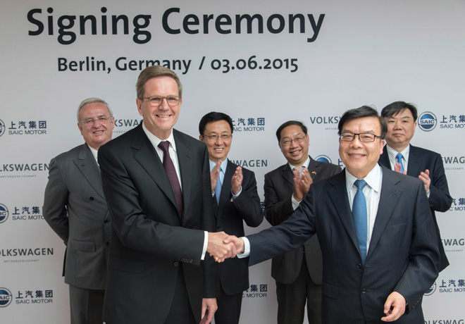 Grupo Volkswagen y SAIC firmaron acuerdo para investigacion en movilidad electrica