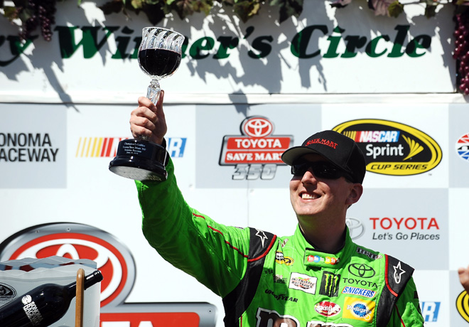NASCAR - Sonoma 2015 - Kyle Busch en el Victory Lane