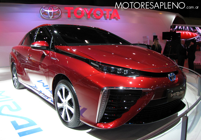 Salon AutoBA 2015 - Toyota Mirai 1