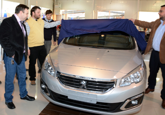 PSA Peugeot Citroen Argentina - Donacion Santa Cruz