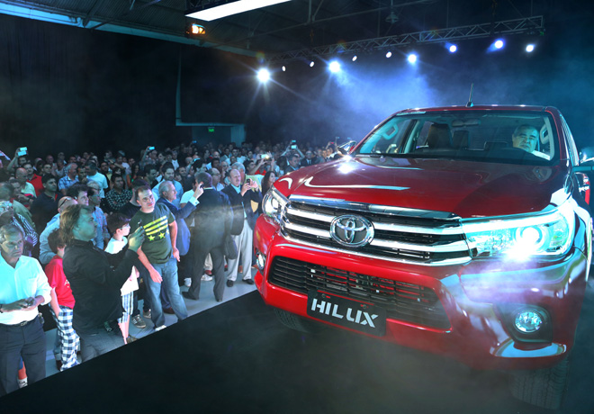 La concesionaria Kansai presento la nueva Toyota Hilux 2
