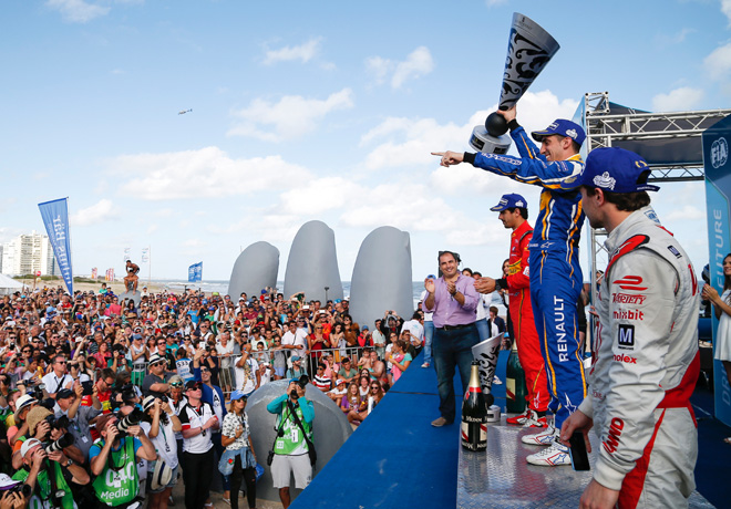 Formula E - Punta del Este - Uruguay 2015 - Lucas Di Grassi - Sebastien Buemi - Jerome D'ambrosio en el Podio