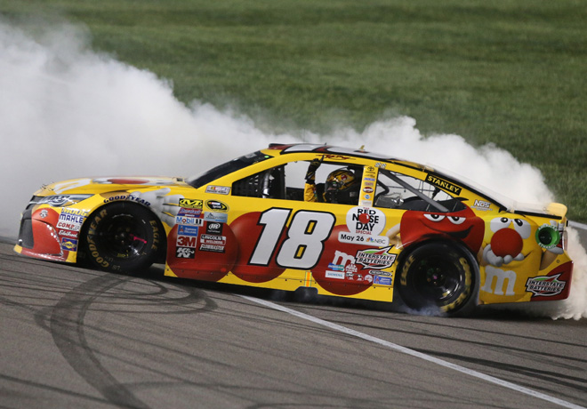 NASCAR - Kansas 2016 - Kyle Busch - Toyota Camry