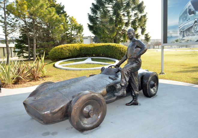 Mercedes-Benz Argentina homenajeo a Fangio en su cumpleaños 105 2