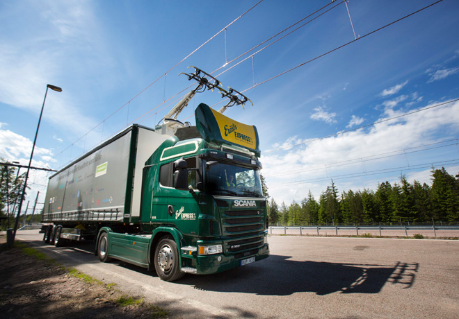 Scania participa en la apertura de la primera ruta electrica del mundo 2