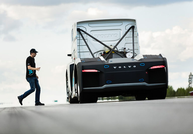 Volvo Trucks - The Iron Knight 2