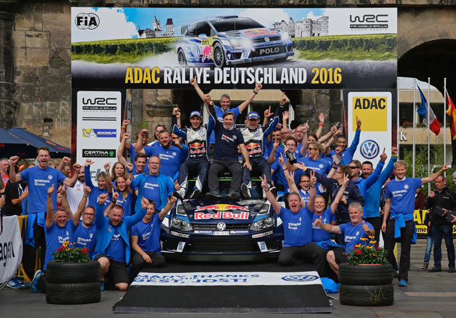WRC - Alemania 2016 - Final - Sebastien Ogier y el equipo VW en el Podio