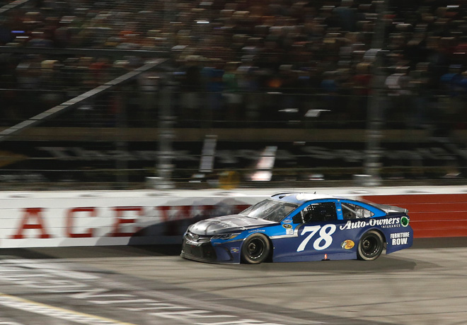 NASCAR - Darlington 2016 - Martin Truex Jr - Toyota Camry