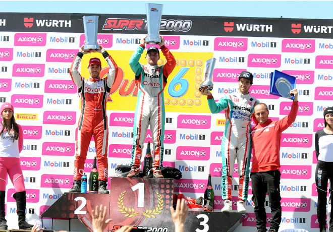 stc2000-toay-la-pampa-2016-final-esteban-guerrieri-bernardo-llaver-jose-manuel-urcera-en-el-podio