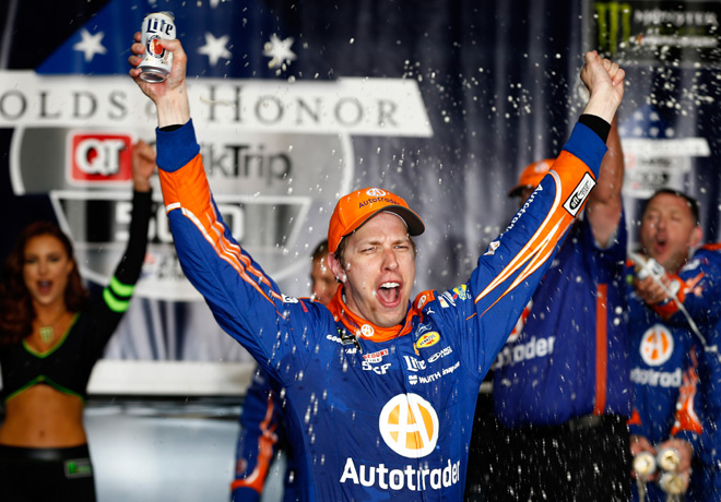 NASCAR - Atlanta 2017 - Brad Keselowski en el Victory Lane