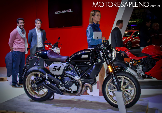 Ducati Scrambler Cafe Racer en el Salon del Automovil de Buenos Aires 2017 2