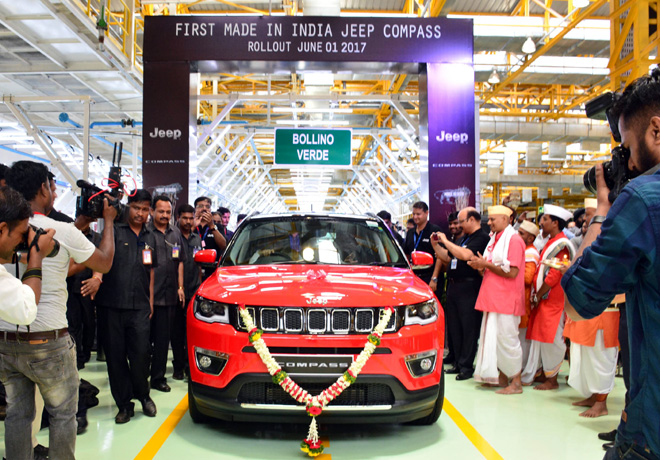 El primer Jeep Compass ensamblado por Fiat sale de la linea de montaje en Ranjangaon - India
