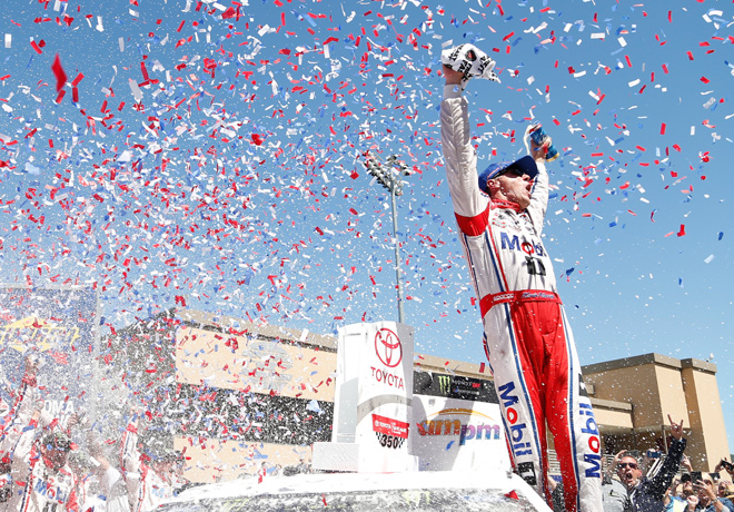 NASCAR - Sonoma 2017 - Kevin Harvick en el Victory Lane