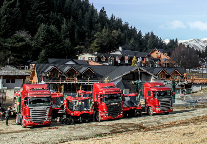 Scania y Via Cargo transportaron las nuevas maquinas pisa-nieve de la empresa Catedral Alta Patagonia