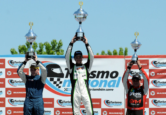 TN - La Plata 2017 II - C2 - Tomas Bergallo - Julian Lepphaille - Alejandro Bucci en el Podio