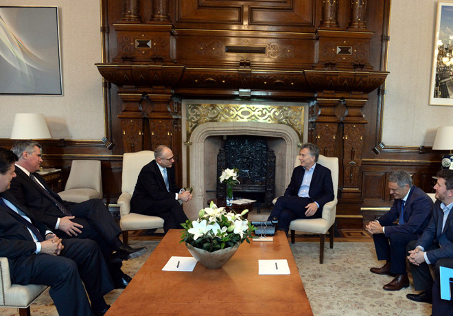 GM presento al Presidente Macri una inversion de 500 millones de dolares para producir un nuevo modelo en su planta en Argentina