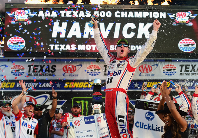 NASCAR - Texas 2017 - Kevin Harvick en el Victory Lane