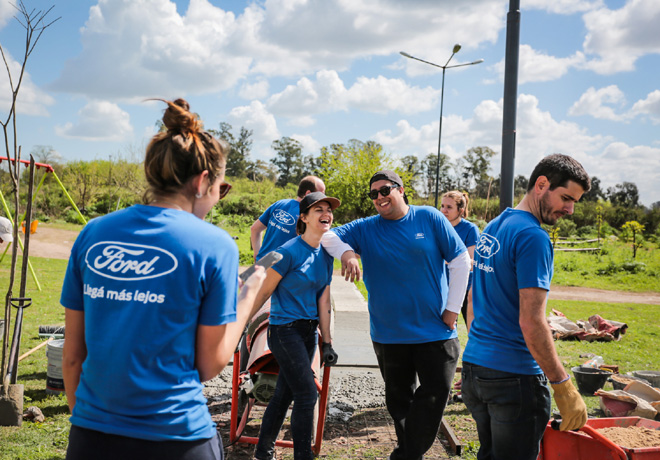 Ford junto a sus empleados en el mes del voluntariado 1