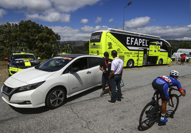 Nissan LEAF recorre 1941 km y se convierte en el primer vehiculo electrico en cumplir con la Vuelta a Portugal en Bicicleta
