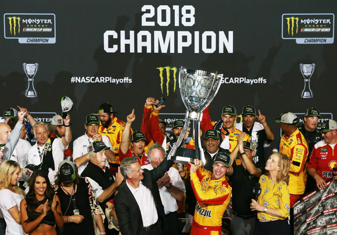 NASCAR - Homestead 2018 - Joey Logano -Campeon- en el Victory Lane