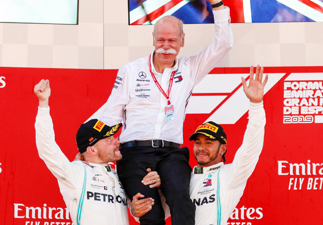 F1 - Espana 2019 - Carrera - Valtteri Bottas - Dieter Zetsche - Lewis Hamilton en el Podio