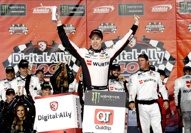 NASCAR - Kansas 2019 - Brad Keselowski en el Victory Lane