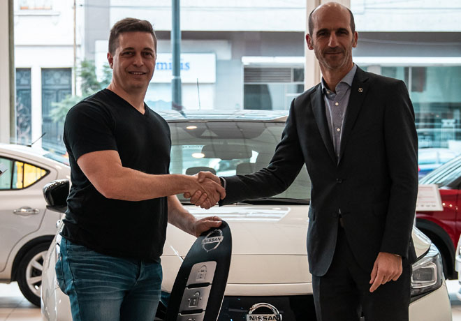 Nissan entrega la primera unidad de LEAF en la Argentina 1