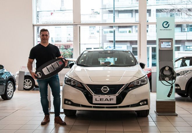 Nissan entrega la primera unidad de LEAF en la Argentina 2