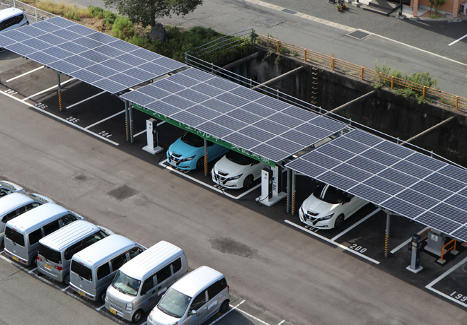 Nissan LEAF ayuda a recortar los costos de energia y las emisiones