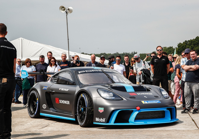 El Porsche GT4 ePerformance tuvo su presentación mundial en el Festival de la Velocidad de Goodwood.