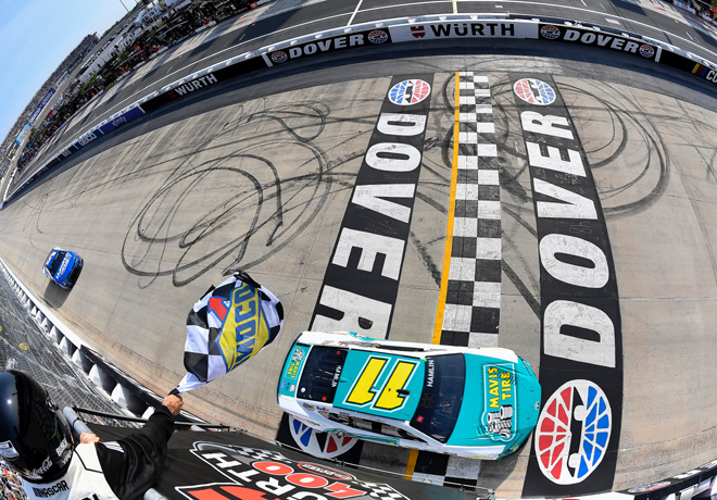 NASCAR en Dover – Carrera: Hamlin logra la tercera victoria de la temporada.