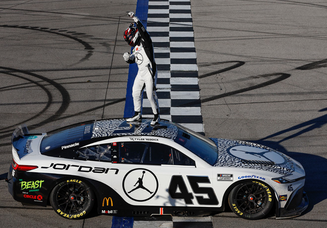 NASCAR en Talladega – Carrera: Tyler Reddick logró la victoria después de una caótica última vuelta.