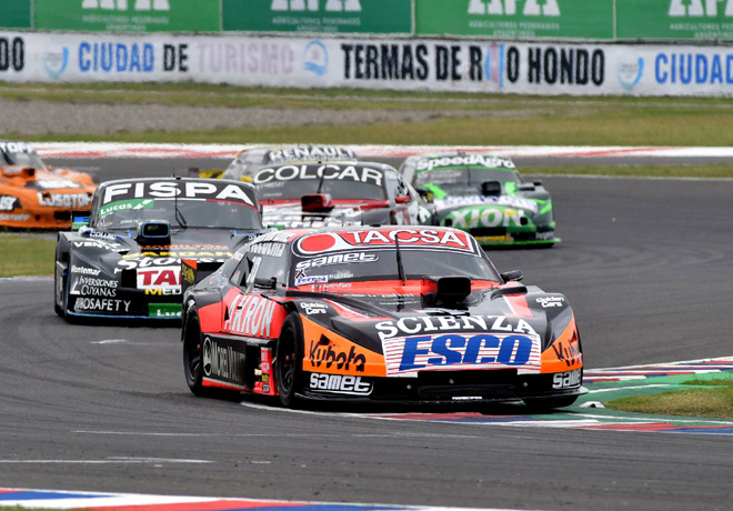 Turismo Carretera en Termas de Río Hondo – Final: Después de 12 fechas Chevrolet volvió a ganar gracias al triunfo de Valentín Aguirre.