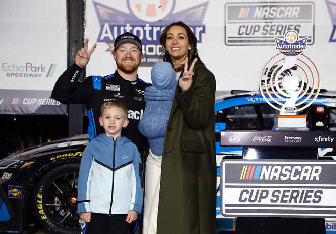 NASCAR en Atlanta – Carrera: Luego del caos y en tiempo extra, Tyler Reddick consigue su segunda victoria consecutiva.