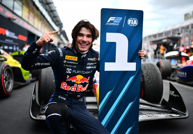 FIA Fórmula 2 en Australia – Carrera: Nikola Tsolov logra una cómoda victoria en Melbourne. Varrone fue penalizado y terminó 17º.