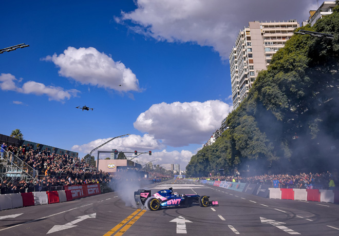 Road Show de Colapinto en Buenos Aires: De la emoción en las tribunas y la pista al fuego en el Lotus E20 con los colores de Alpine.