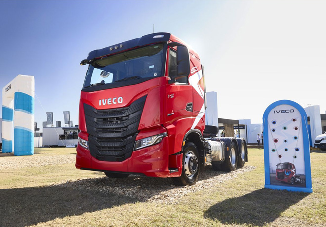 IVECO S-Way 450: Tecnología y desempeño para el transporte de larga distancia.